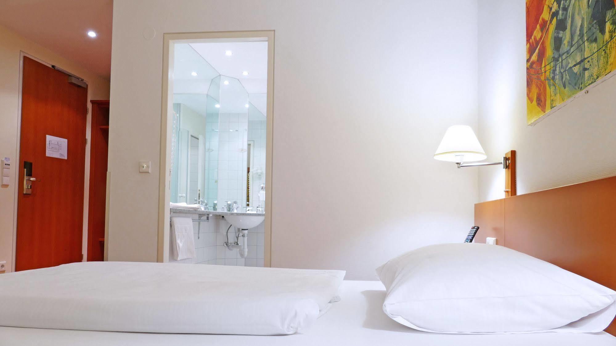 Central Hotel Loewen Фелдкирх Екстериор снимка