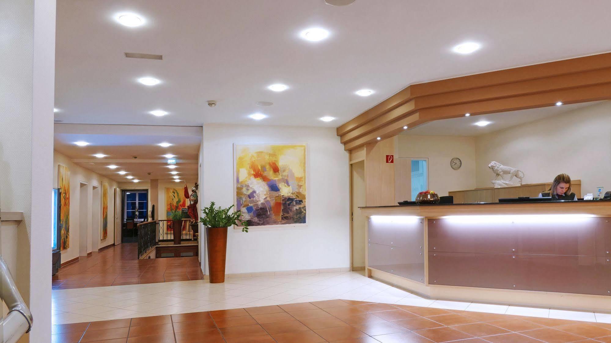 Central Hotel Loewen Фелдкирх Екстериор снимка