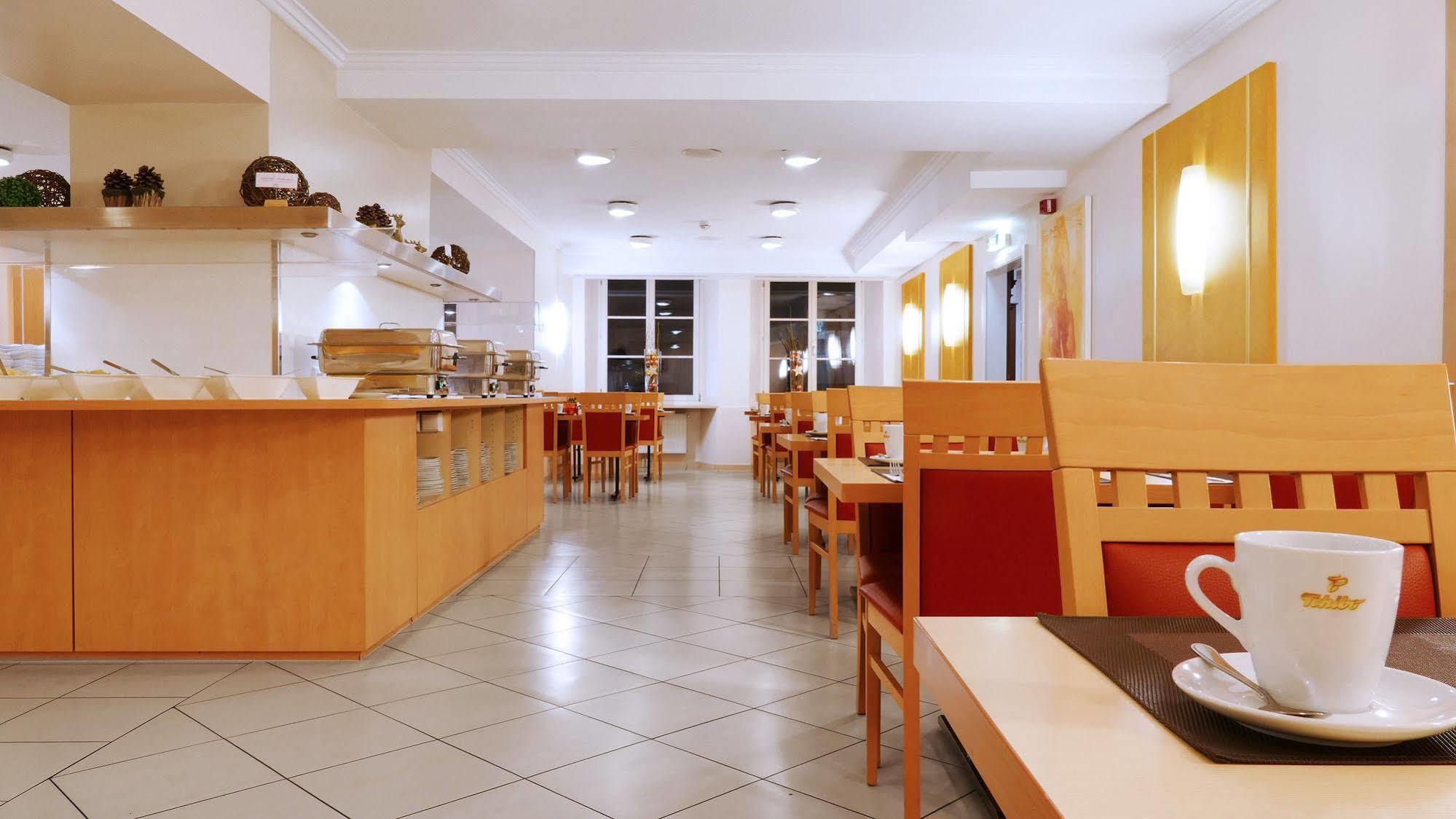 Central Hotel Loewen Фелдкирх Екстериор снимка