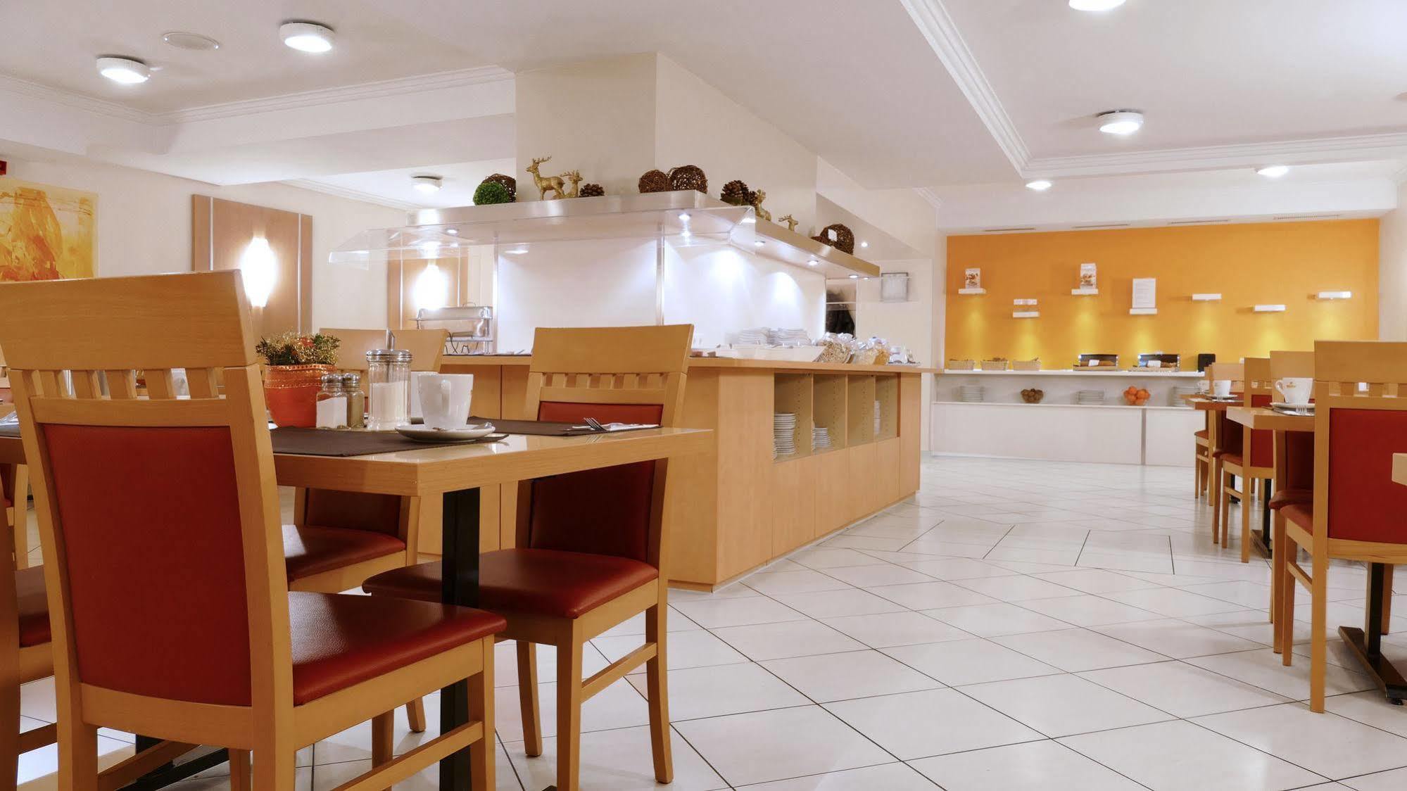 Central Hotel Loewen Фелдкирх Екстериор снимка