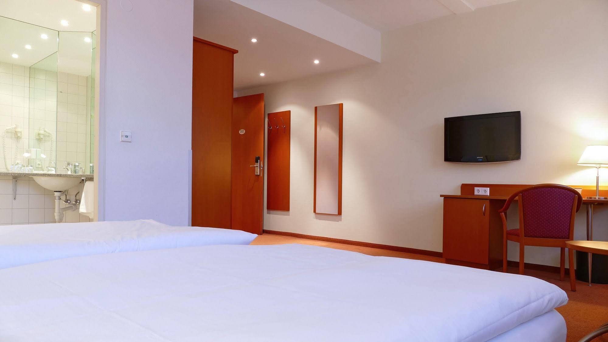 Central Hotel Loewen Фелдкирх Екстериор снимка