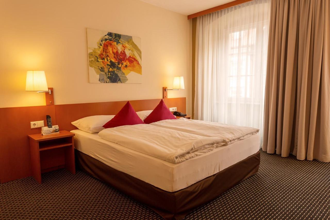Central Hotel Loewen Фелдкирх Екстериор снимка