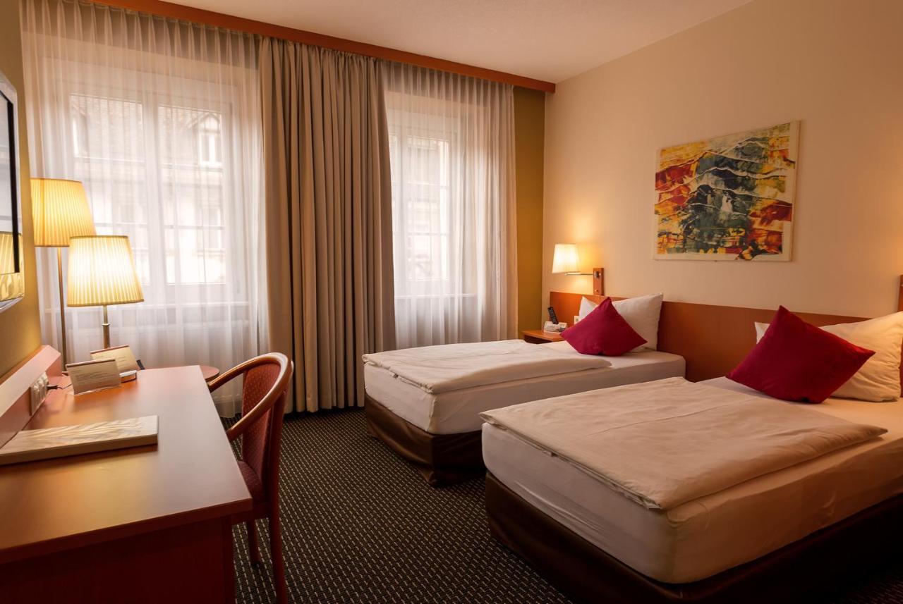 Central Hotel Loewen Фелдкирх Екстериор снимка