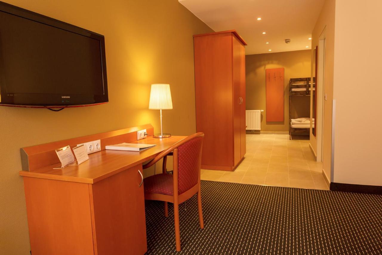Central Hotel Loewen Фелдкирх Екстериор снимка