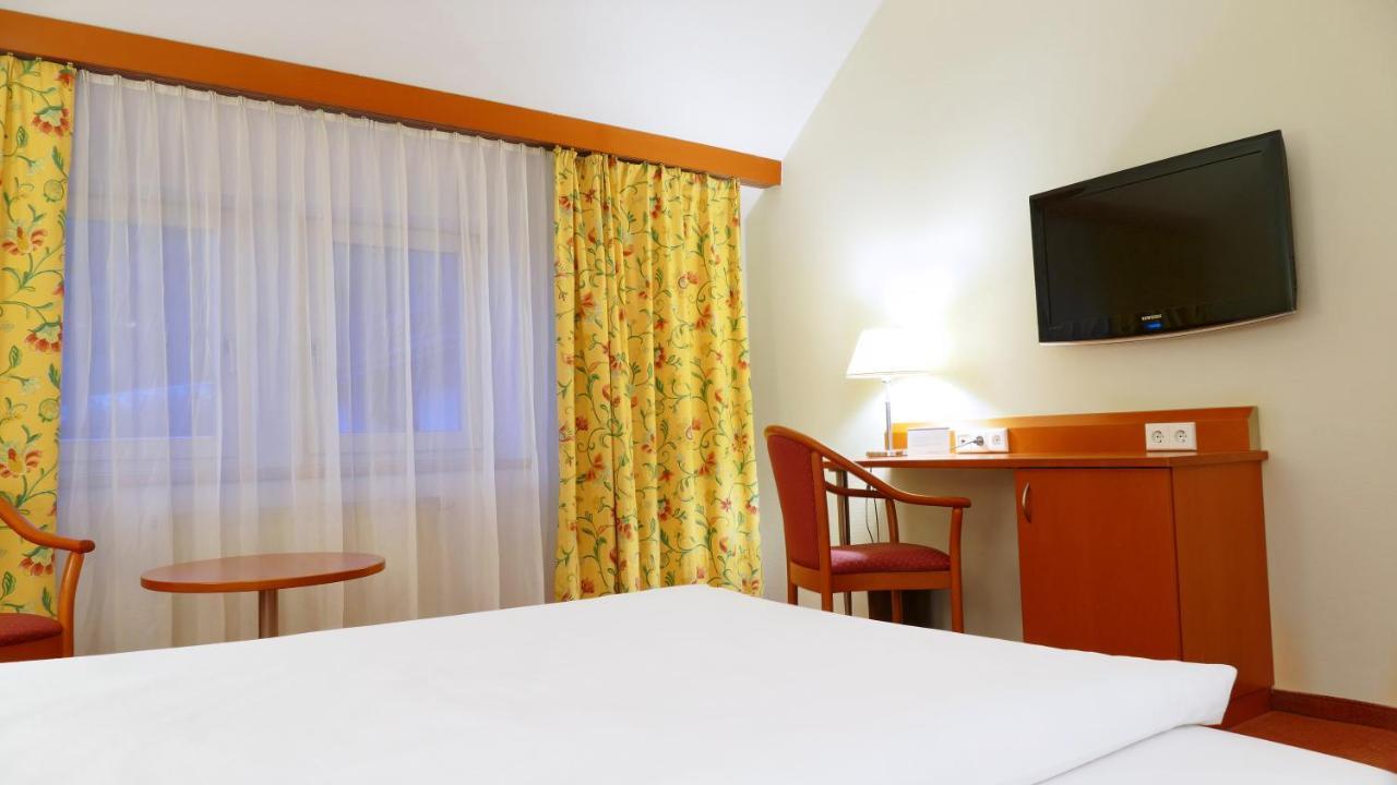 Central Hotel Loewen Фелдкирх Екстериор снимка