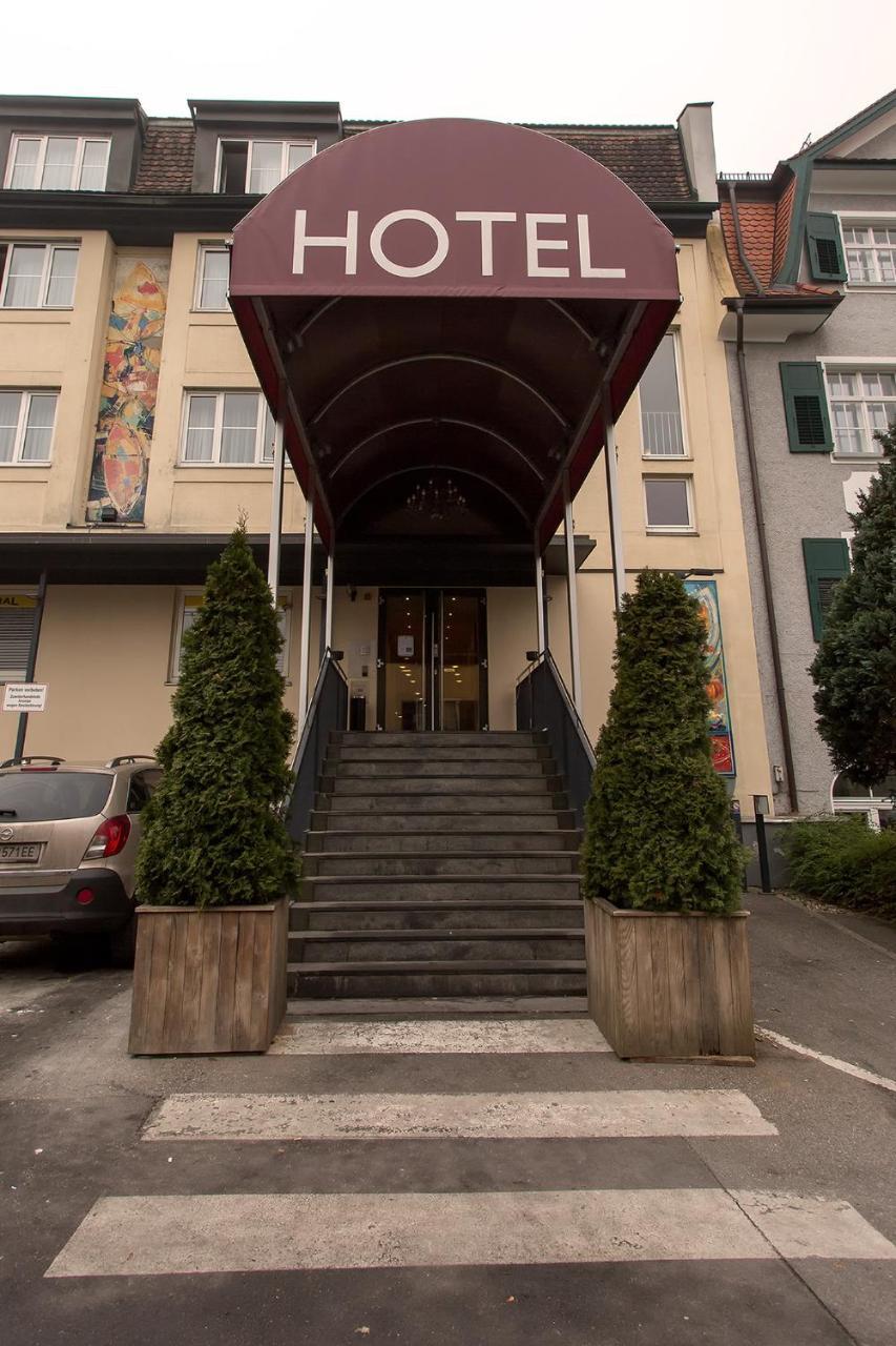 Central Hotel Loewen Фелдкирх Екстериор снимка