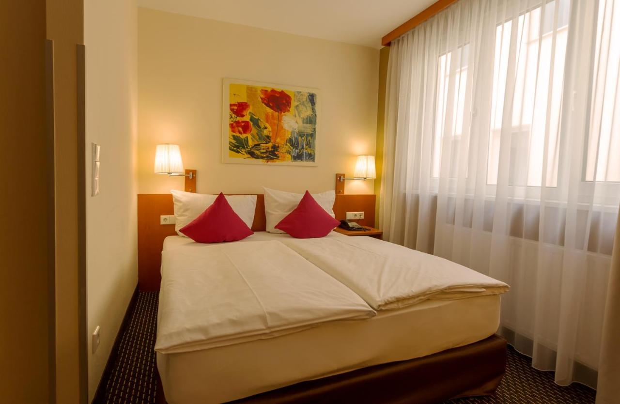 Central Hotel Loewen Фелдкирх Екстериор снимка