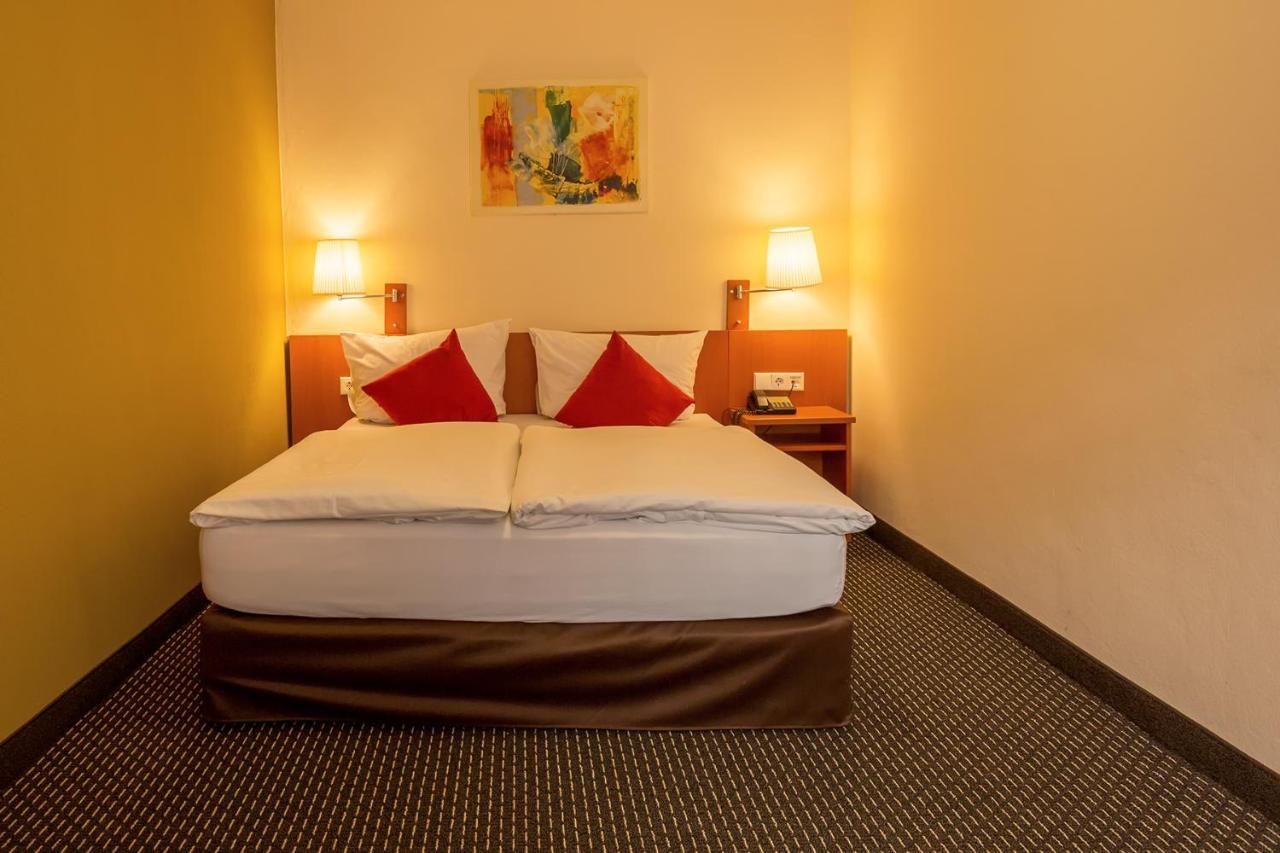 Central Hotel Loewen Фелдкирх Екстериор снимка